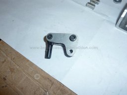 Towing hook assembly (18)